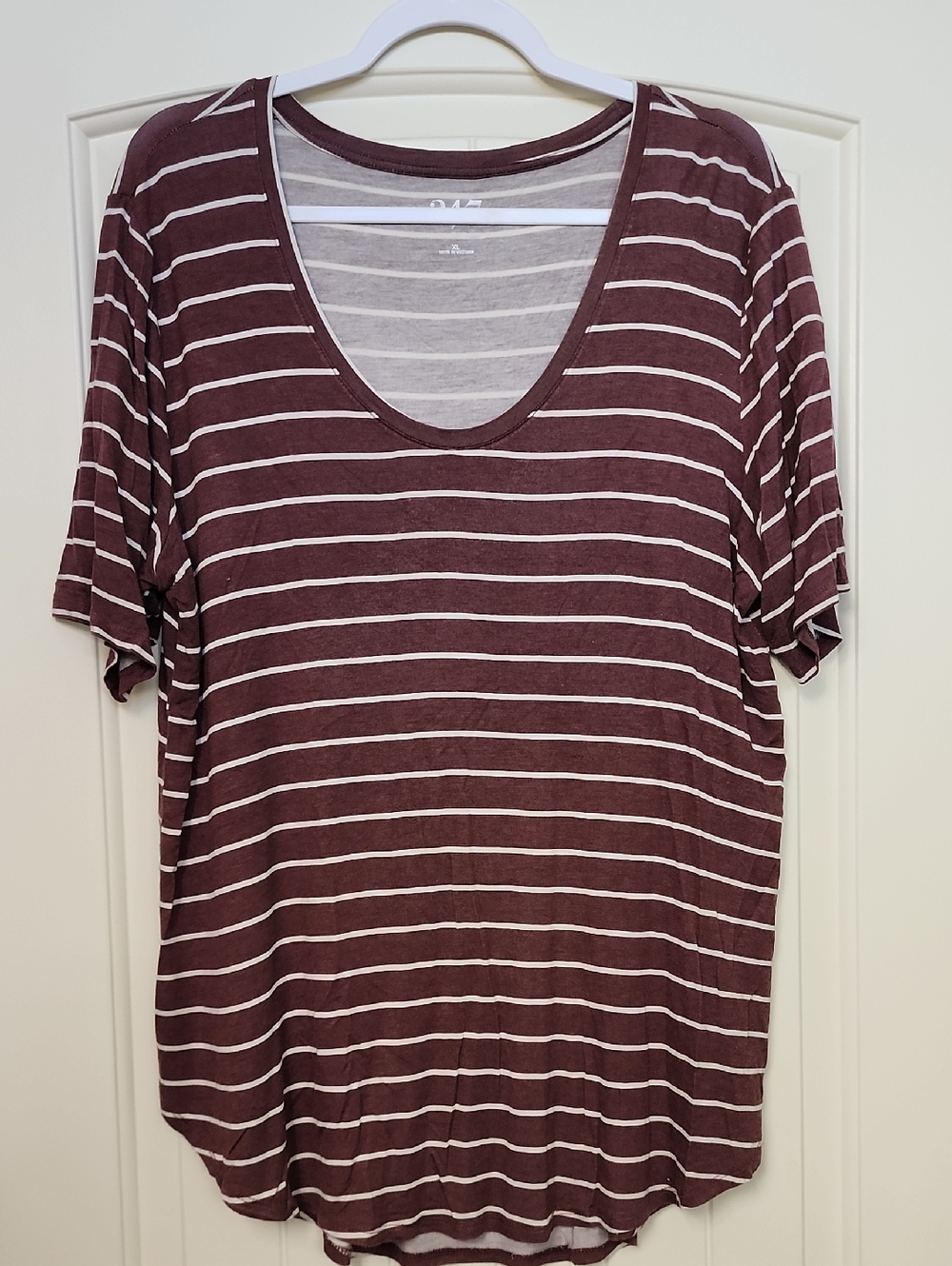 Women’s Striped Scoop Neck Tee - Dark Mauve/White